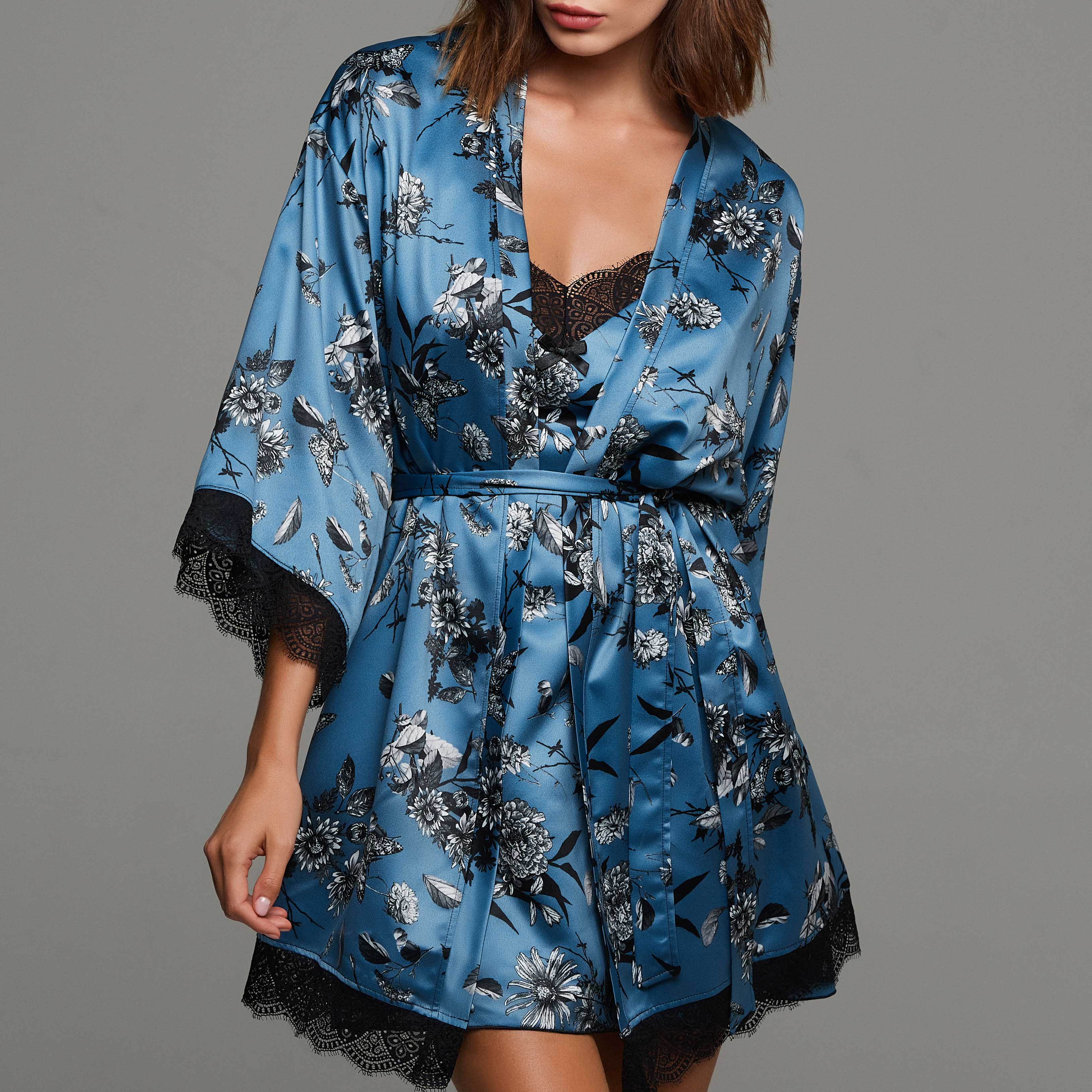 Satin floral robe with lace